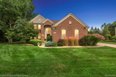 1933 Catlin Dr, Rochester, MI 48306