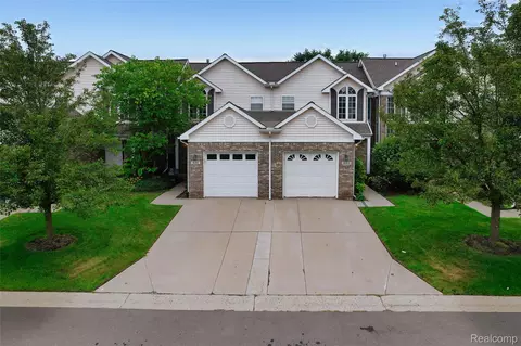 834 Natures Cove Ct, Wixom, MI 48393