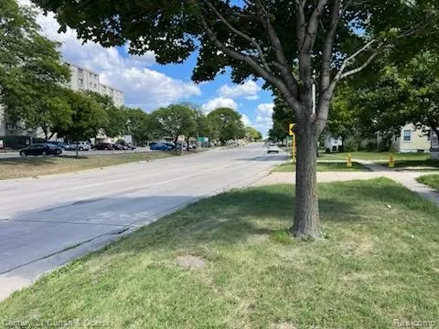 35757 E Michigan Ave, Wayne, MI 48184 photo 2