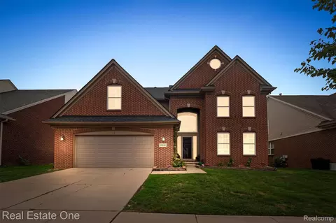 29443 Trailwood Trailwood Dr, Warren, MI 48092