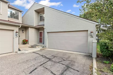 586 Ashley Cir, Rochester Hills, MI 48307