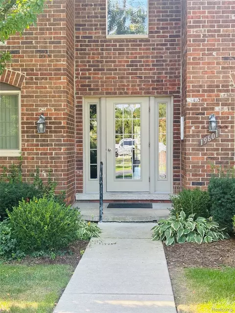 19601 W 12 Mile Rd #102, Southfield, MI 48076