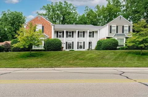 1106 Kings Cove Dr #355, Rochester Hills, MI 48306