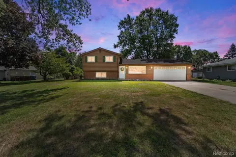 4607 Meigs Ave, Waterford, MI 48329