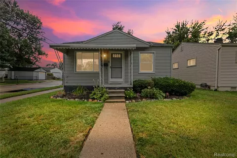 150 E Barrett Ave, Madison Heights, MI 48071