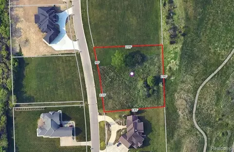 16804 Kings Fairway Ln, Grand Blanc, MI 48439