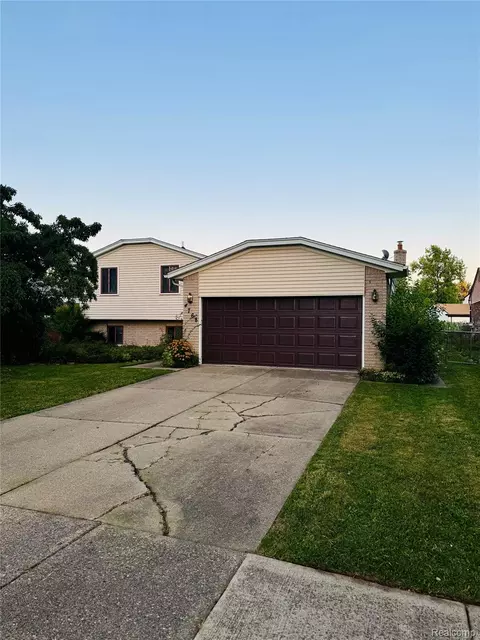 4768 Dreon Ct, Sterling Heights, MI 48310
