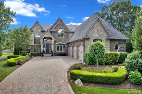 54159 Deer Ridge Ct, Rochester, MI 48307