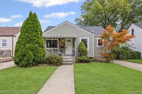 23312 Lexington Ave, Eastpointe, MI 48021