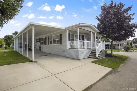 113 Whippoorwill Ln, Rochester Hills, MI 48309
