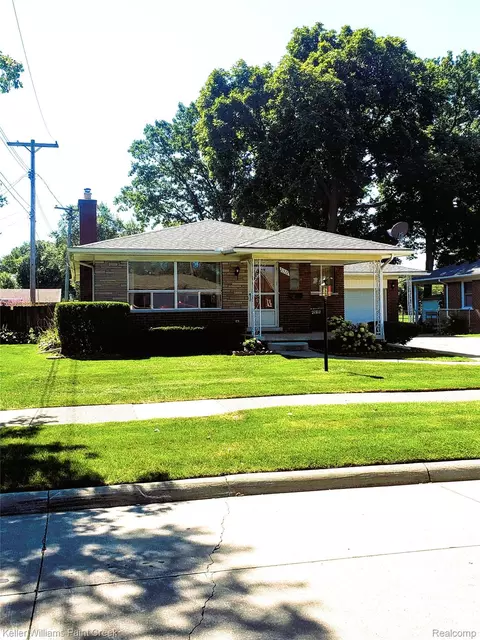 21312 Raymond St, Saint Clair Shores, MI 48082