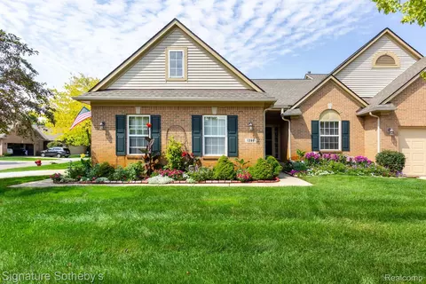 1398 Waverly Dr #75, White Lake, MI 48386