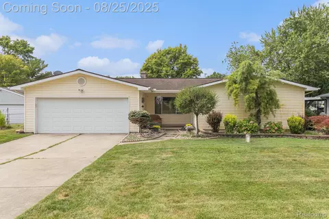 14152 North Rd, Fenton, MI 48430