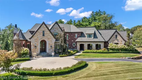 1111 Trowbridge Rd, Bloomfield Hills, MI 48304