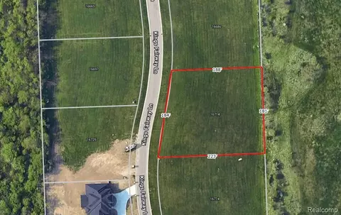 16714 Kings Fairway Ln, Grand Blanc, MI 48439