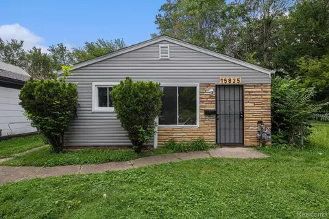 15835 Burgess St, Detroit, MI 48223
