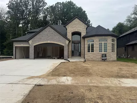 50281 Arcadia Dr, Macomb, MI 48042