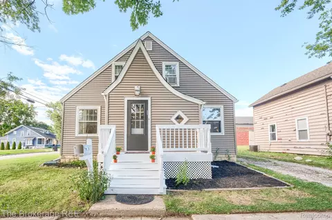 116 W 4th St, Davison, MI 48423