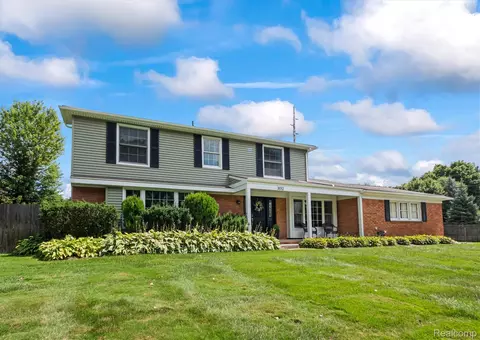 3012 Kingsley Dr, Troy, MI 48084