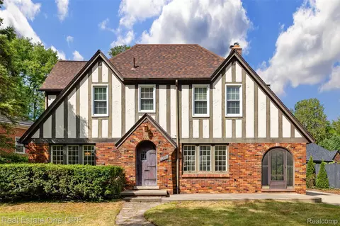 8032 Huntington Rd, Huntington Woods, MI 48070