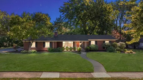 125 S Cranbrook Cross Rd, Bloomfield Hills, MI 48301