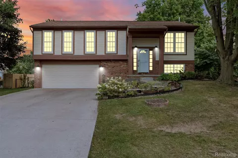 22530 Sheridan Rd, Novi, MI 48375