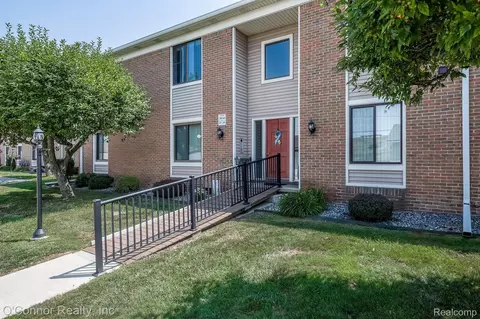 1660 River Rd #38, Marysville, MI 48040