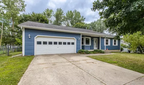 948 Mcclellan St, Orion, MI 48362