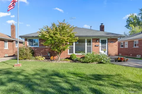 21209 Yale St, Saint Clair Shores, MI 48081