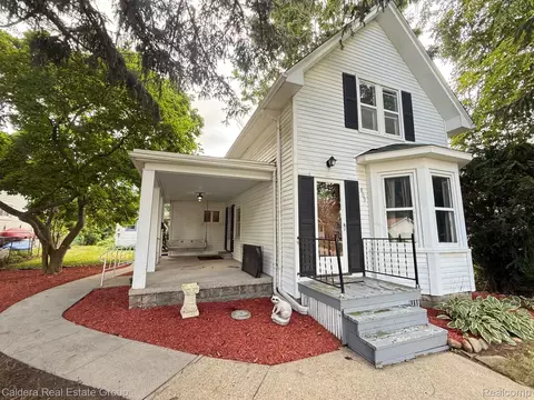 809 Waterloo St, St. Clair, MI 48079