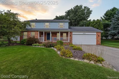30123 Lamplighter Ct, Lyon, MI 48165