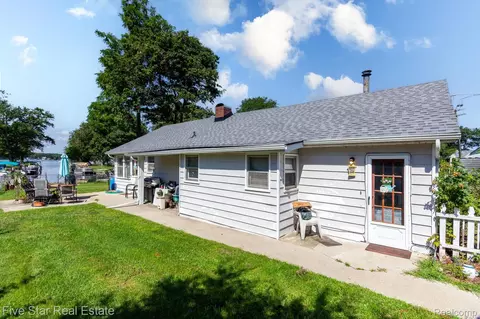 8294 Lagoon St, Commerce, MI 48382