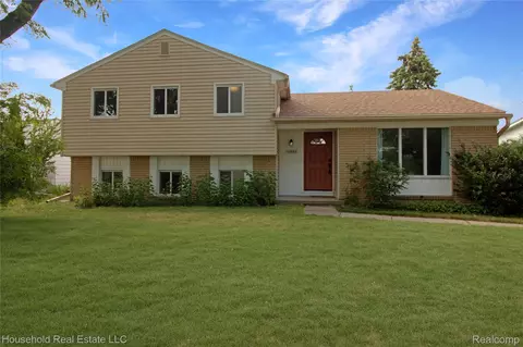 14900 Westpoint Dr, Sterling Heights, MI 48313
