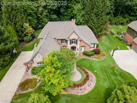 5166 Springdale Ct, Independence, MI 48348