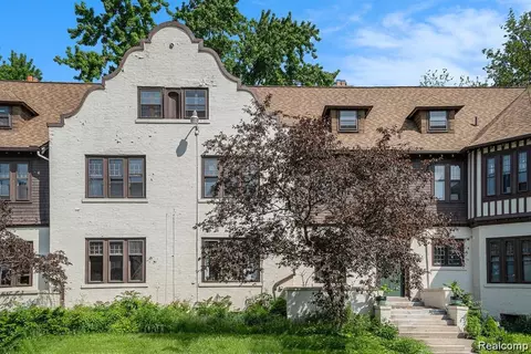 8123 E Lafayette St, Detroit, MI 48214