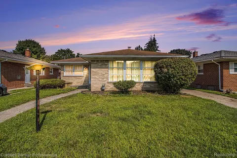 14248 Dixie, Redford, MI 48239