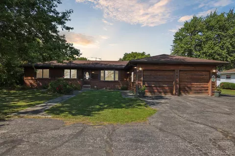 990 E Temperance Rd, Temperance, MI 48182