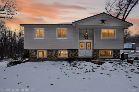 2347 Houser Rd, Holly, MI 48442