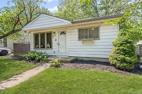 20135 Saint Francis St, Livonia, MI 48152