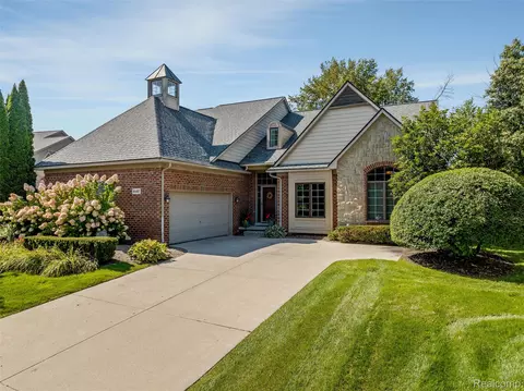 4687 Oakhurst Ridge Rd, Independence, MI 48348