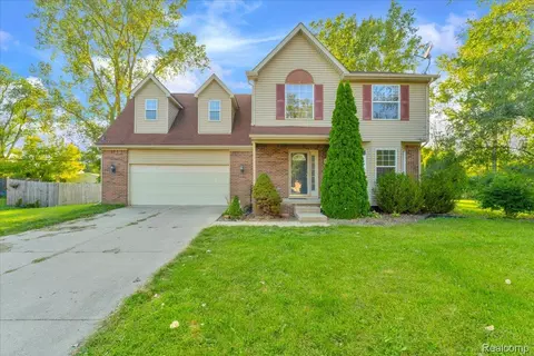 16534 Mary Grace Ln, Romulus, MI 48174