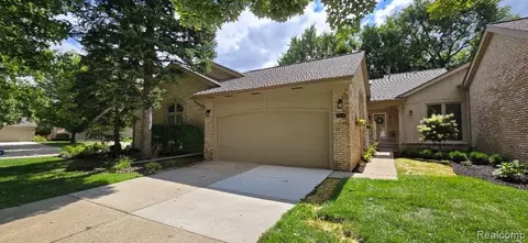 43103 W Kirkwood Dr, Clinton Township, MI 48038