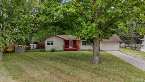 6891 Somerset Dr, Brighton, MI 48116