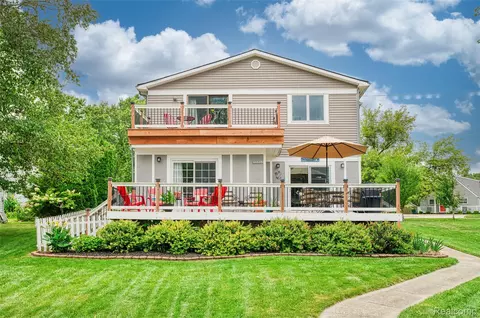 11728 Kenton Dr, Green Oak, MI 48189