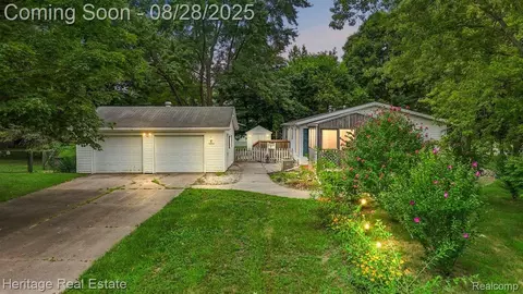 5354 Rensselear Dr, Lapeer, MI 48446