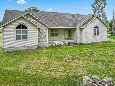 6051 Hough Rd, Almont, MI 48003
