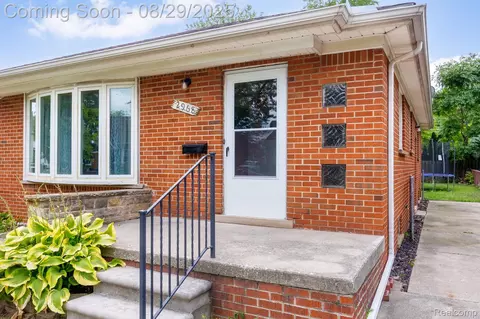 2968 Fort Park Blvd, Lincoln Park, MI 48146