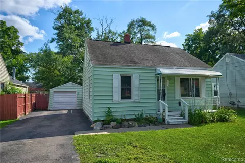 2118 Morris Ave, Burton, MI 48529