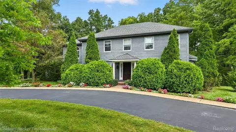 3482 Oak Park Dr, Saline, MI 48176