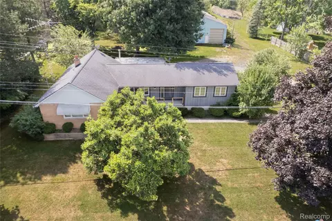 4169 N Belsay Rd, Flint, MI 48506